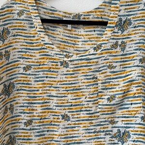 "I am in love" in French and English, 100% silk dress size small Joie